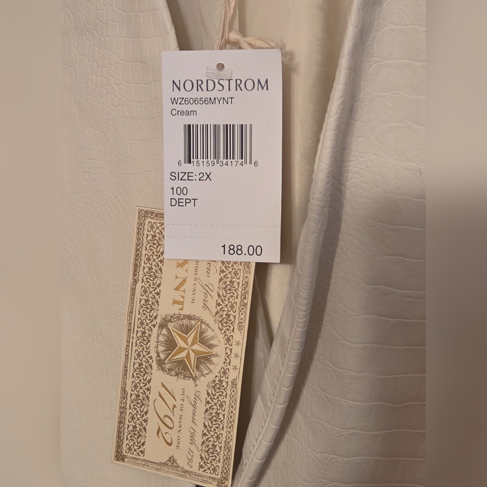 NWT Nordstrom NYNT Cream Women's Leather Blazer With Alligator Pattern - Picture 3 of 4